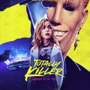 Kiernan Shipka travels back in time to stop a masked maniac in the Totally Killer trailer